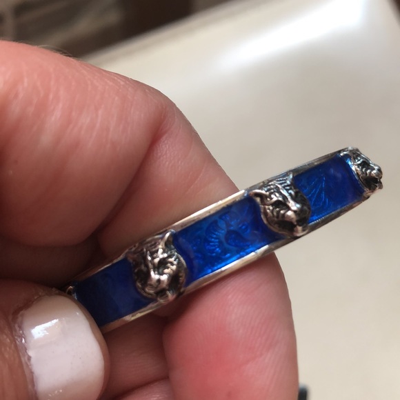 GUCCI sterling silver with blue enamel and feline faces. Buckle bangle bracelet. - Picture 9 of 16